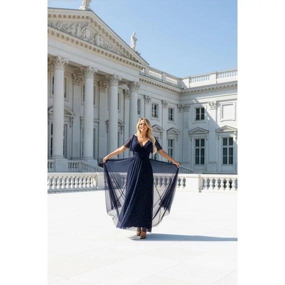 MELANIA hosszú, fényes ruha V nyakkivágással és rövid ujjall - sötétkék színben