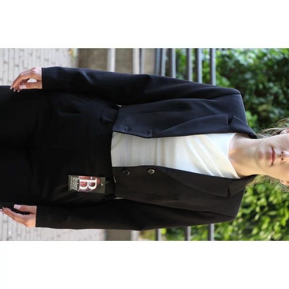 Gombos rövid kabátka